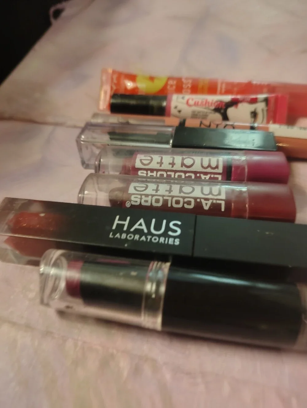 8 Piece Lip Lot Lipsticks/Glosses (Dark Hues) with Cute Patterned Cosmetic Bag